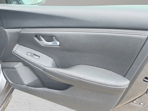 Used 2025 Nissan Sentra SV FWD image 27