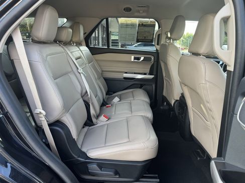Used 2023 Ford Explorer XLT w/ Equipment Group 202A image 13