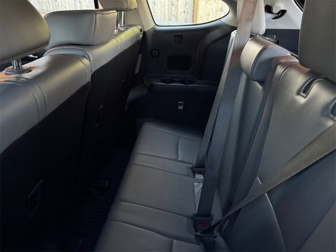 Used 2022 Toyota Highlander XLE image 18