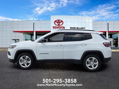 Used 2024 Jeep Compass Latitude AWD/4WD image 2