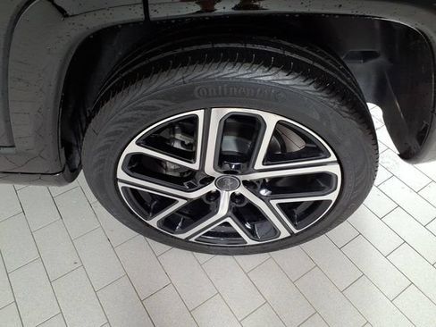 Used 2025 Jeep Compass Limited w/ Elite Group AWD/4WD image 8