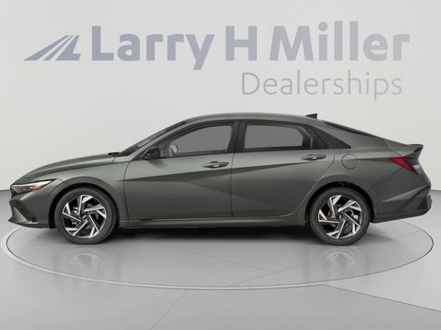 Certified 2025 Hyundai Elantra Sport FWD image 4