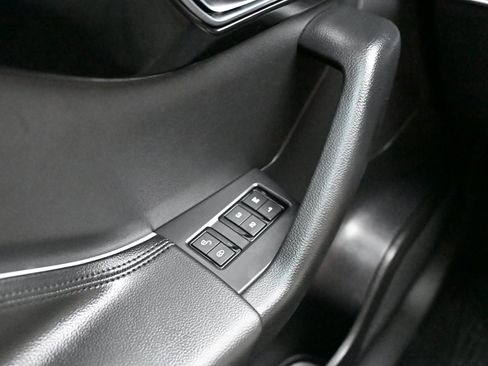 Used 2020 Jaguar F-PACE Premium image 22