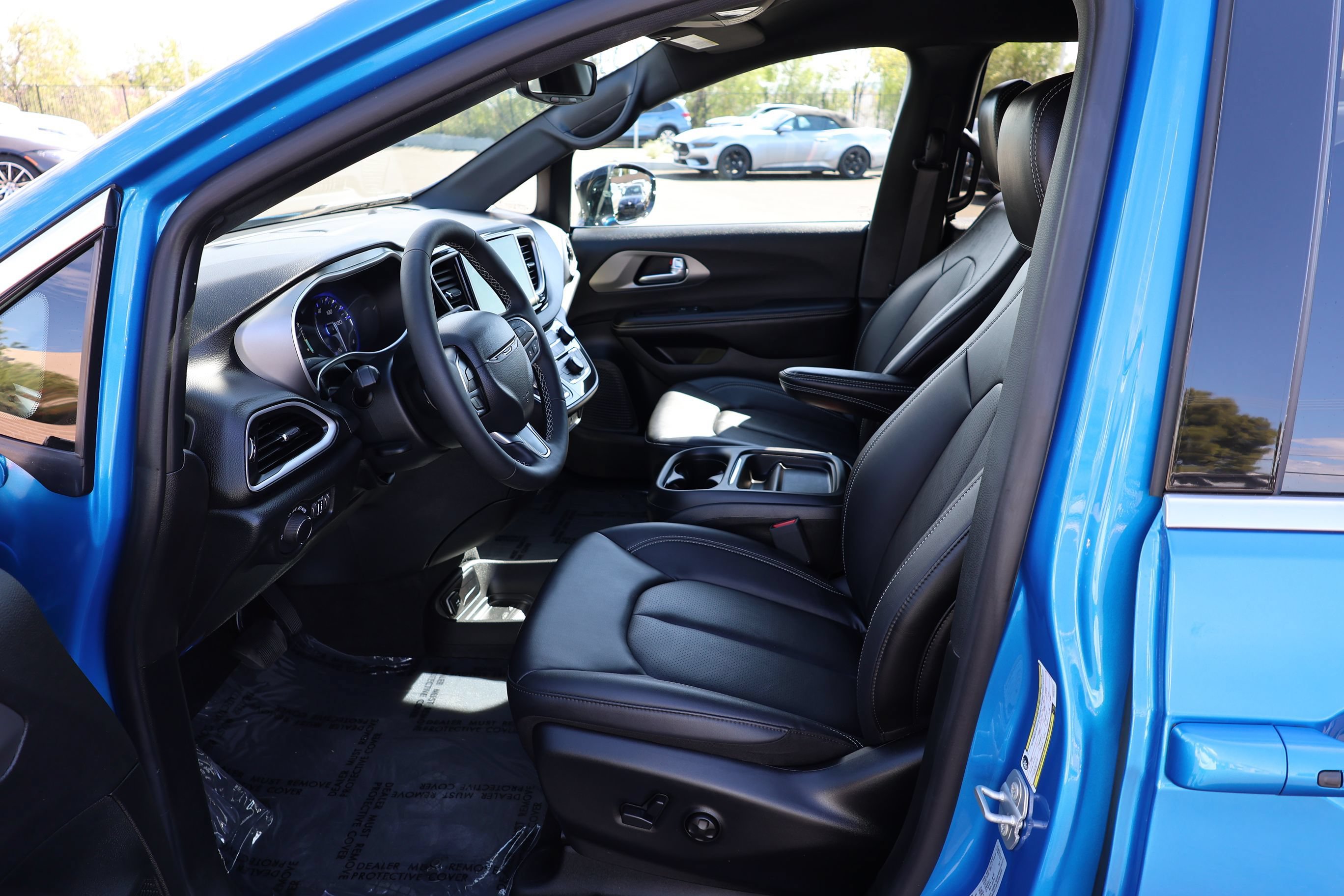 Used 2027 Chrysler Pacifica Select FWD image 17