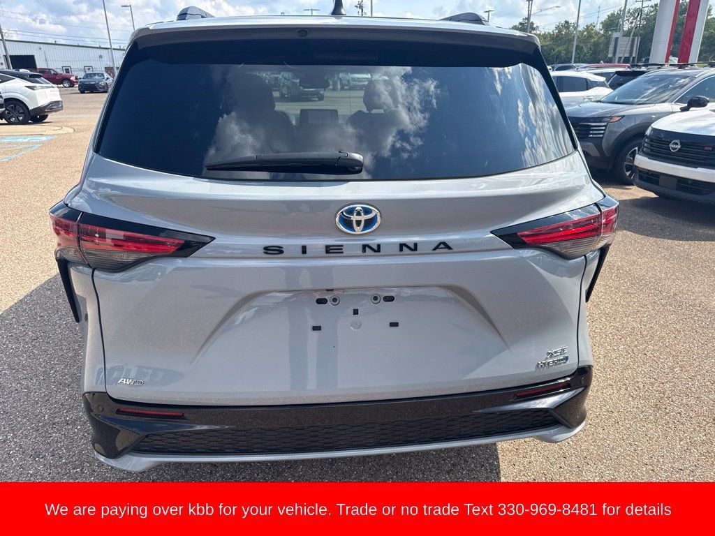 Used 2023 Toyota Sienna XSE w/ XSE Plus Package AWD/4WD image 7