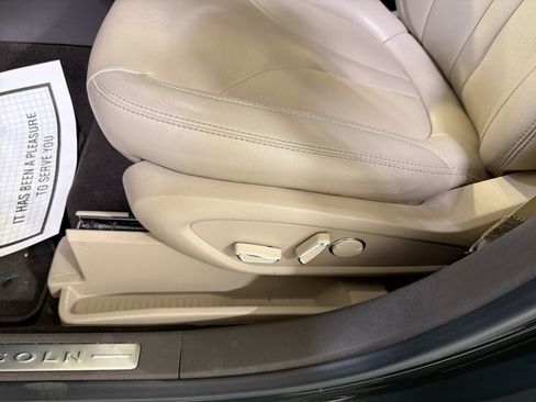 Used 2022 Lincoln Nautilus FWD image 11