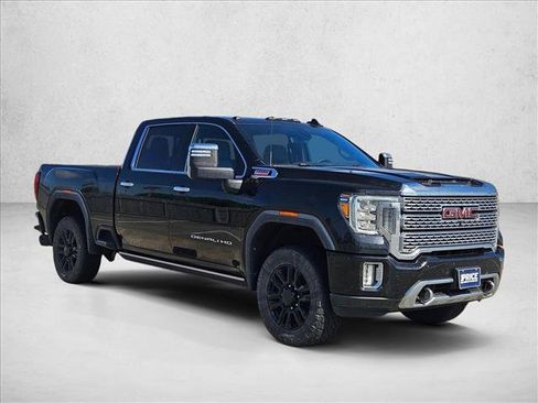 Certified 2021 GMC Sierra 2500 Denali w/ Denali Black Diamond Edition AWD/4WD image 3