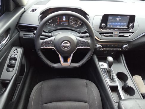 Used 2022 Nissan Altima 2.5 S FWD image 5