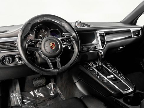 Used 2018 Porsche Macan S image 2