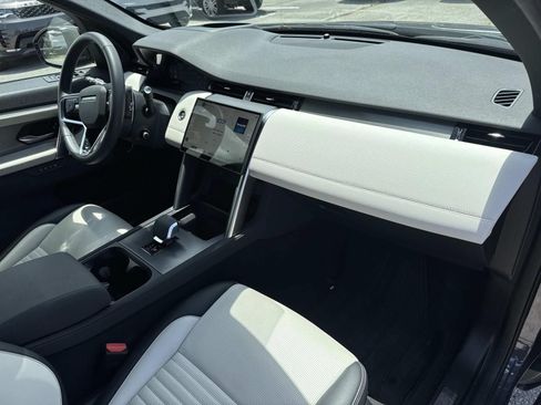 Used 2025 Land Rover Discovery Sport Dynamic SE AWD/4WD image 13