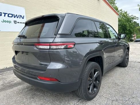 Used 2023 Jeep Grand Cherokee Limited w/ Black Appearance Package AWD/4WD image 4