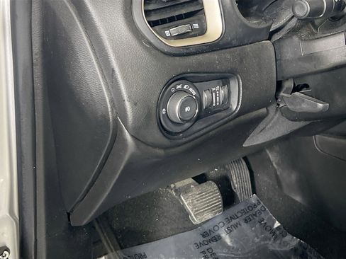 Used 2017 Jeep Renegade Latitude image 10