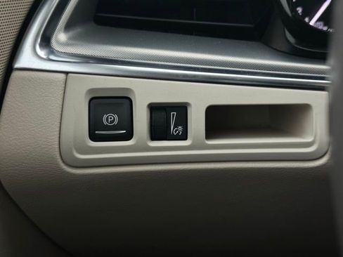 Used 2018 Cadillac XT5 Premium Luxury image 31