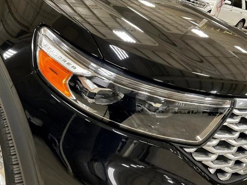 Certified 2022 Ford Explorer Platinum w/ Equipment Group 601A image 27