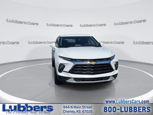 Used 2025 Chevrolet Blazer LT image 3