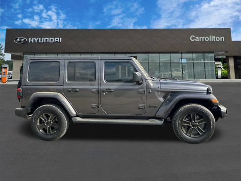 Used 2022 Jeep Wrangler Unlimited Sahara AWD/4WD image 4