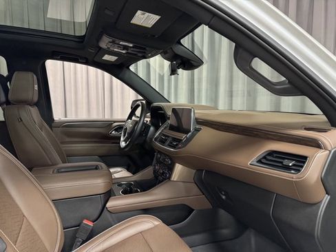 Used 2023 Chevrolet Suburban High Country w/ Advanced Technology Package image 9