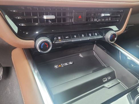 Used 2025 Chevrolet Tahoe High Country RWD image 28