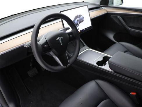 Used 2024 Tesla Model Y Long Range AWD/4WD image 13