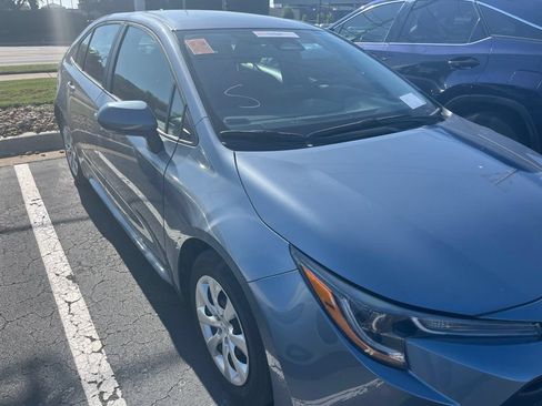 Used 2025 Toyota Corolla LE FWD image 3