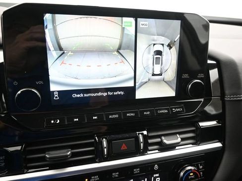 Used 2025 Nissan Pathfinder Platinum AWD/4WD image 14