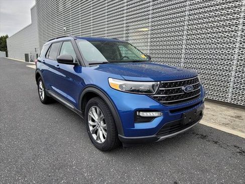 Used 2021 Ford Explorer XLT w/ Equipment Group 202A AWD/4WD image 4