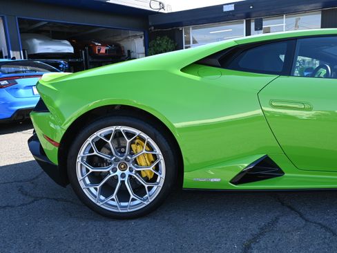 Used 2021 Lamborghini Huracan EVO RWD image 20