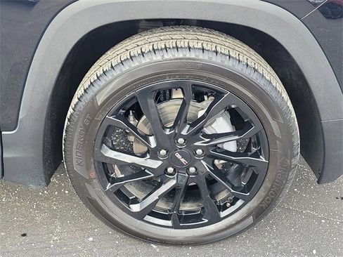 Used 2024 GMC Terrain SLE w/ Elevation Edition image 9