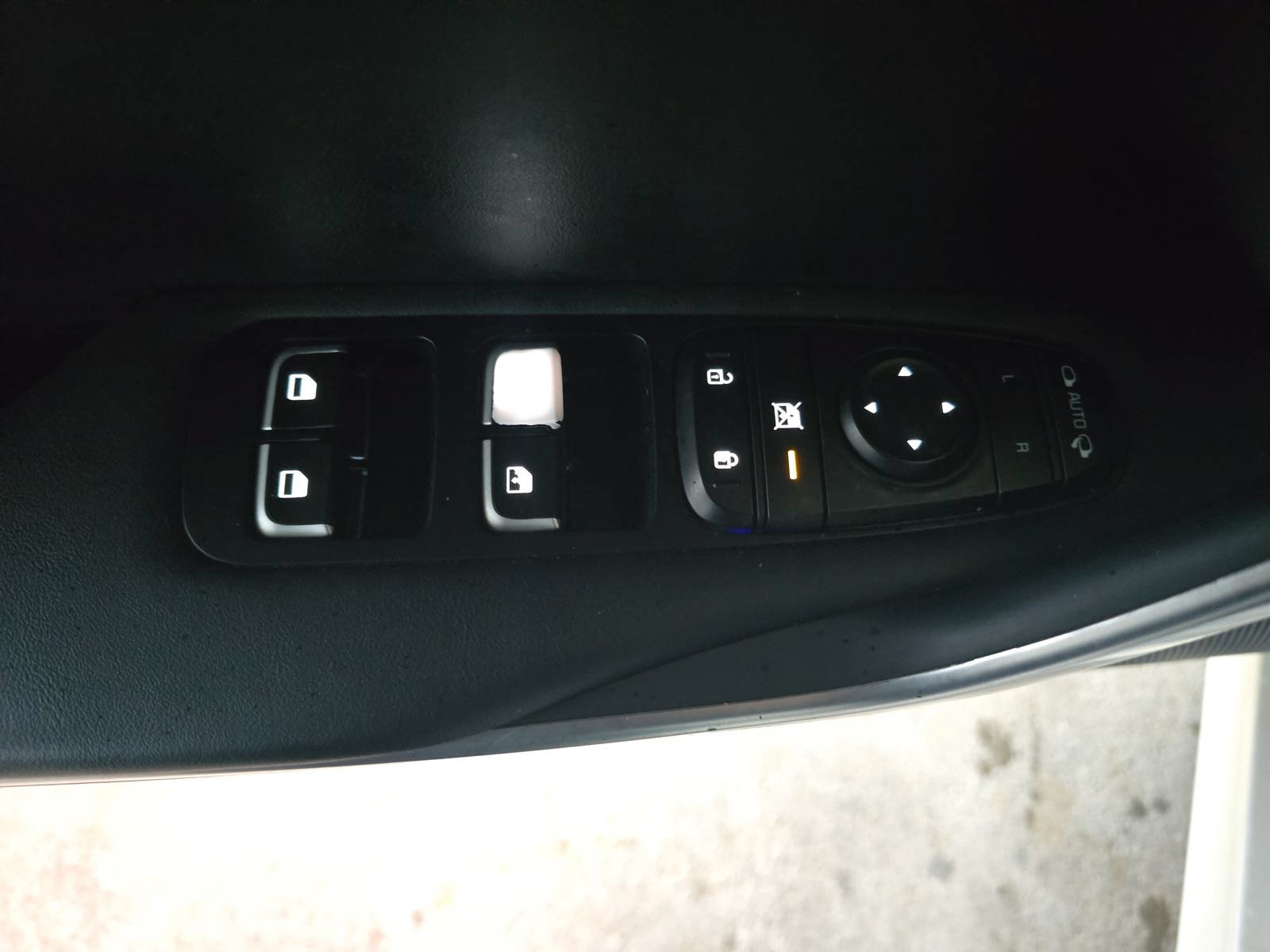 Used 2018 Kia Stinger Premium RWD image 28