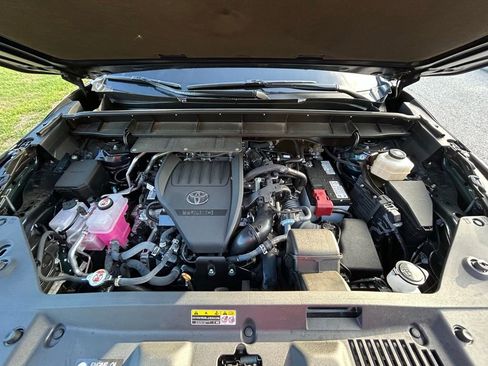 Used 2023 Toyota Highlander Limited FWD image 12
