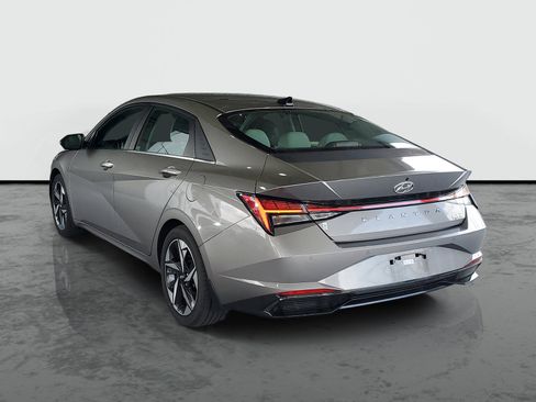 Used 2022 Hyundai Elantra Limited FWD image 3