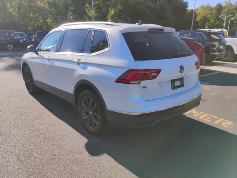 Used 2023 Volkswagen Tiguan SE AWD/4WD image 4
