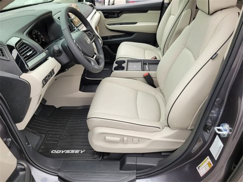 New 2026 Honda Odyssey Touring image 8