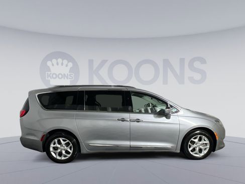 Used 2020 Chrysler Pacifica Limited image 8