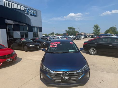 Used 2020 Hyundai Elantra SEL w/ Winter Weather Package FWD image 2