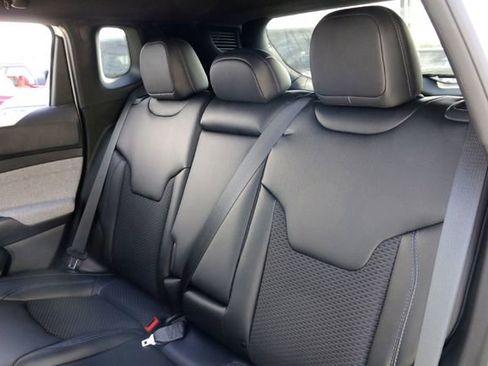 New 2026 Jeep Compass Latitude image 19