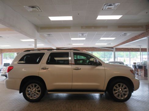 Used 2017 Toyota Sequoia Platinum RWD image 83