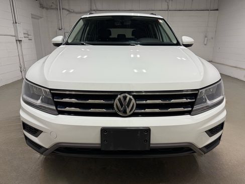 Used 2021 Volkswagen Tiguan SE w/ Panoramic Sunroof Package image 2