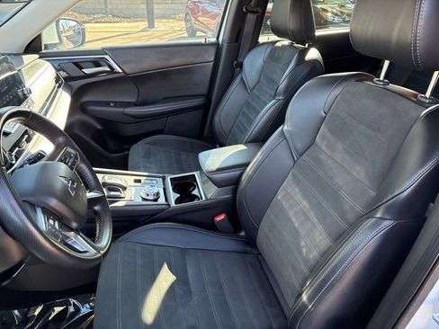 Used 2024 Mitsubishi Outlander SE Black Edition image 17