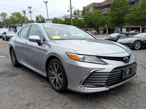 Used 2023 Toyota Camry XLE image 5