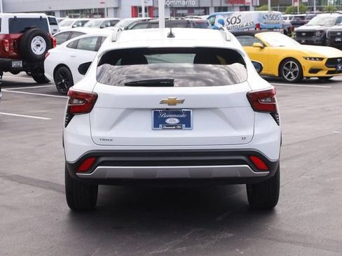 Used 2025 Chevrolet Trax LT w/ LT Convenience Package FWD image 6