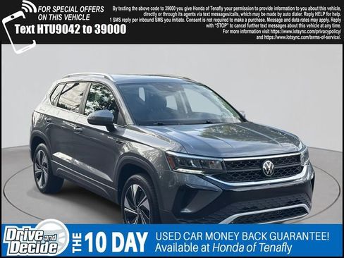 Used 2024 Volkswagen Taos SE image 1