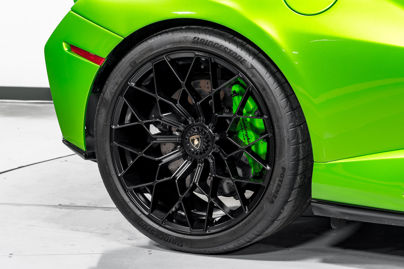 Used 2023 Lamborghini Huracan STO RWD image 51