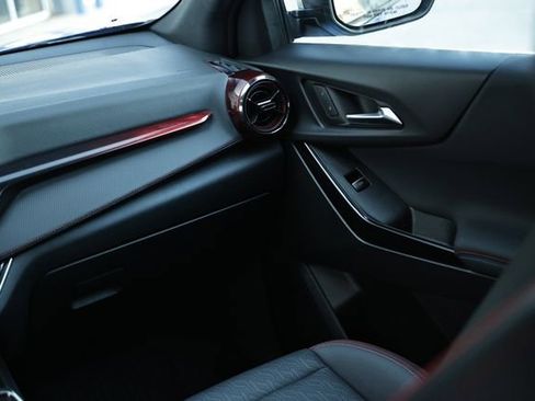 Used 2025 Chevrolet Equinox RS image 27