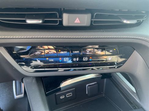 Used 2023 Buick Envision Preferred w/ Sport Touring Package image 28