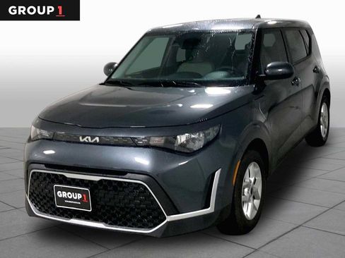 Used 2025 Kia Soul LX w/ LX Technology Package FWD image 1
