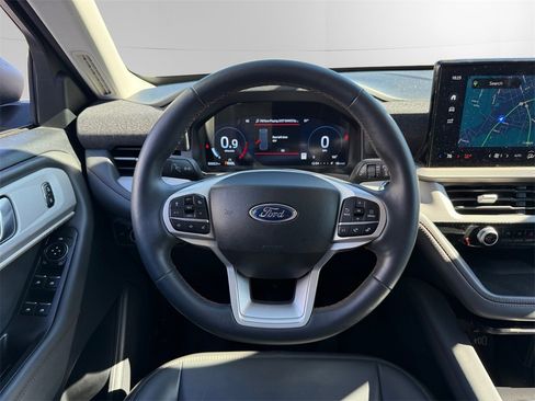 Used 2025 Ford Explorer Active w/ Active Comfort Package image 12