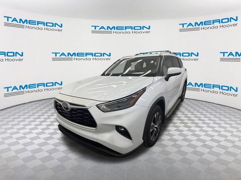 Used 2022 Toyota Highlander XLE image 1