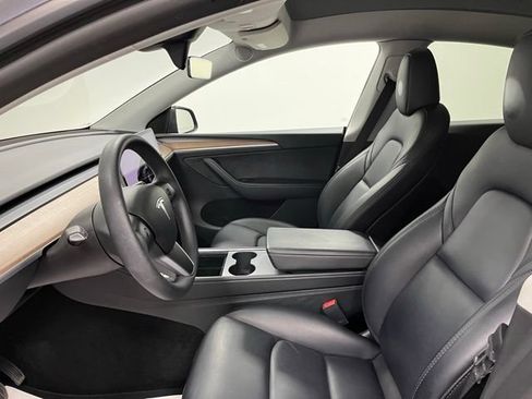 Used 2024 Tesla Model Y 2WD image 21