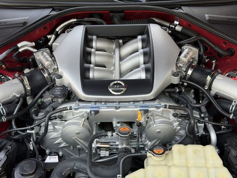 Used 2010 Nissan GT-R Premium AWD/4WD image 10